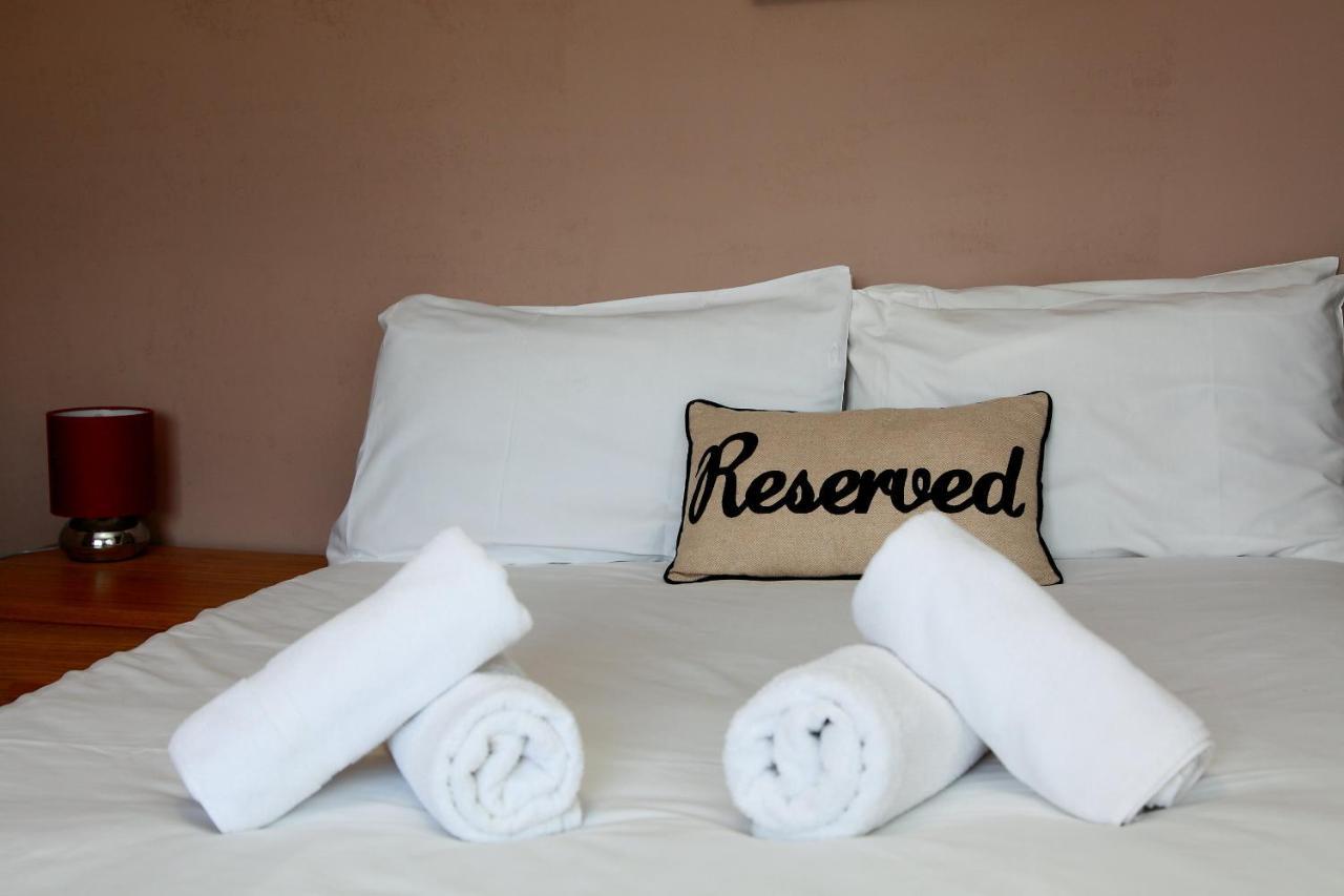 Hampton Court Hotel Ист-Молси Экстерьер фото