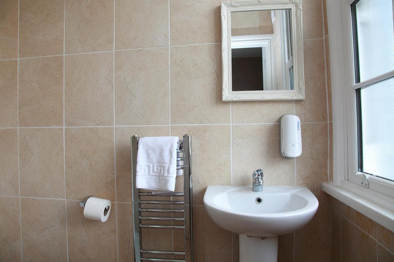 Hampton Court Hotel Ист-Молси Экстерьер фото