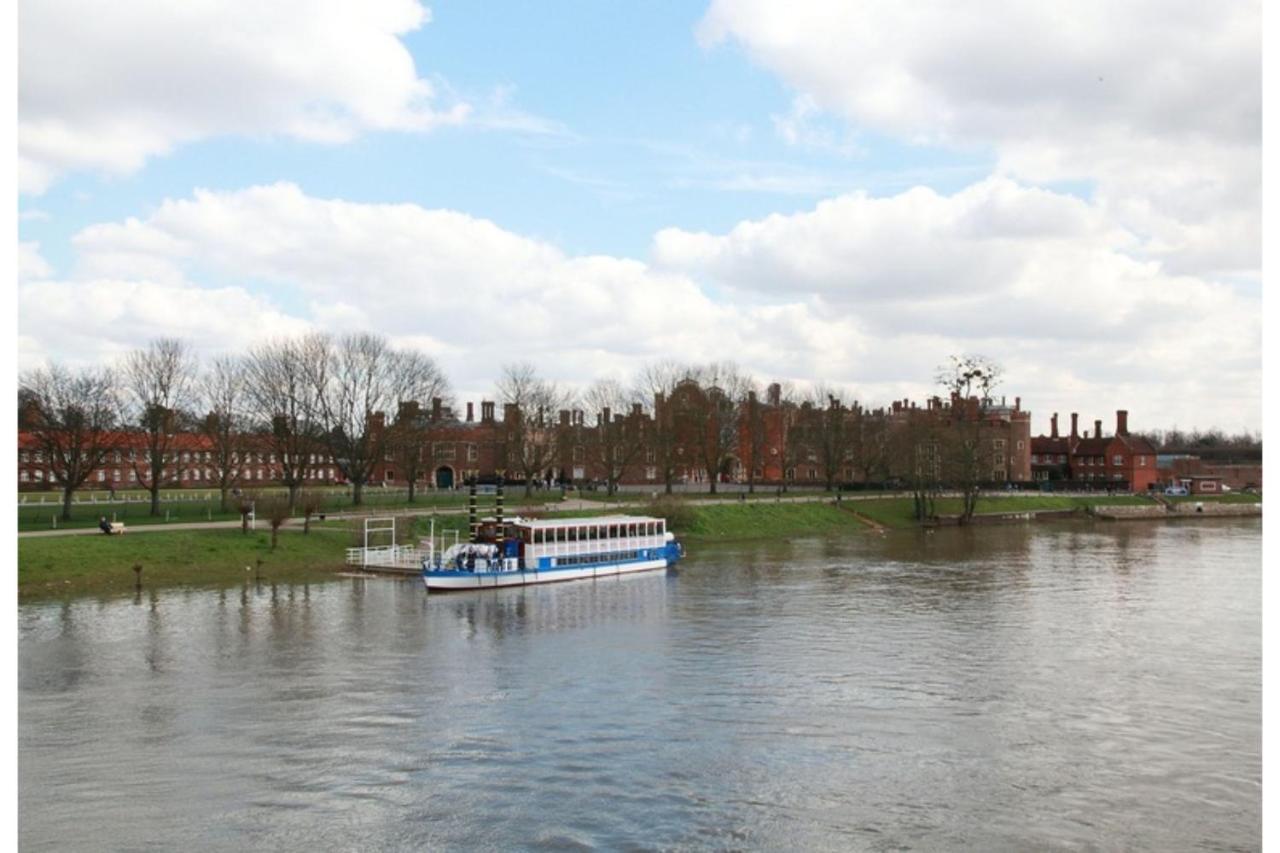 Hampton Court Hotel Ист-Молси Экстерьер фото