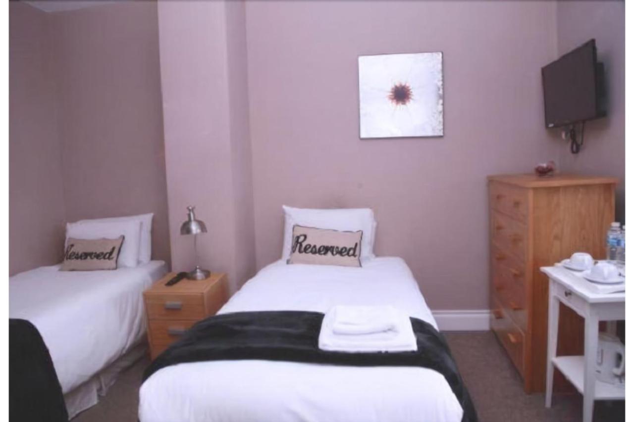 Hampton Court Hotel Ист-Молси Экстерьер фото