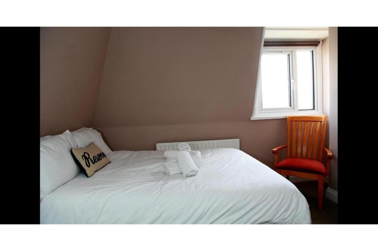 Hampton Court Hotel Ист-Молси Экстерьер фото