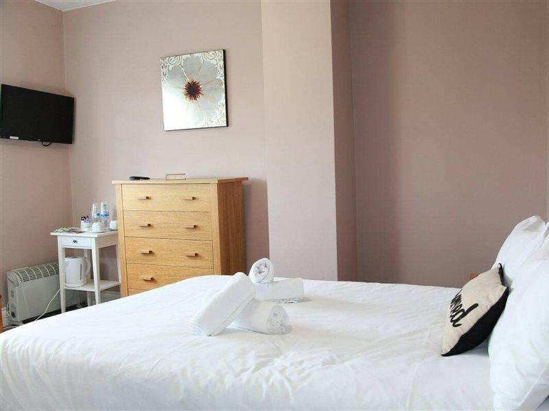 Hampton Court Hotel Ист-Молси Экстерьер фото